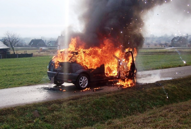 Pożar samochodu w Bliznem